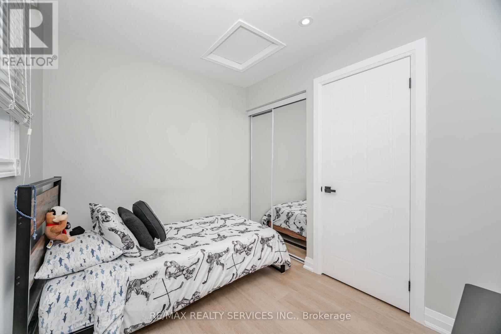 Photo 20 of 15 Berkar Street, Essa ON
