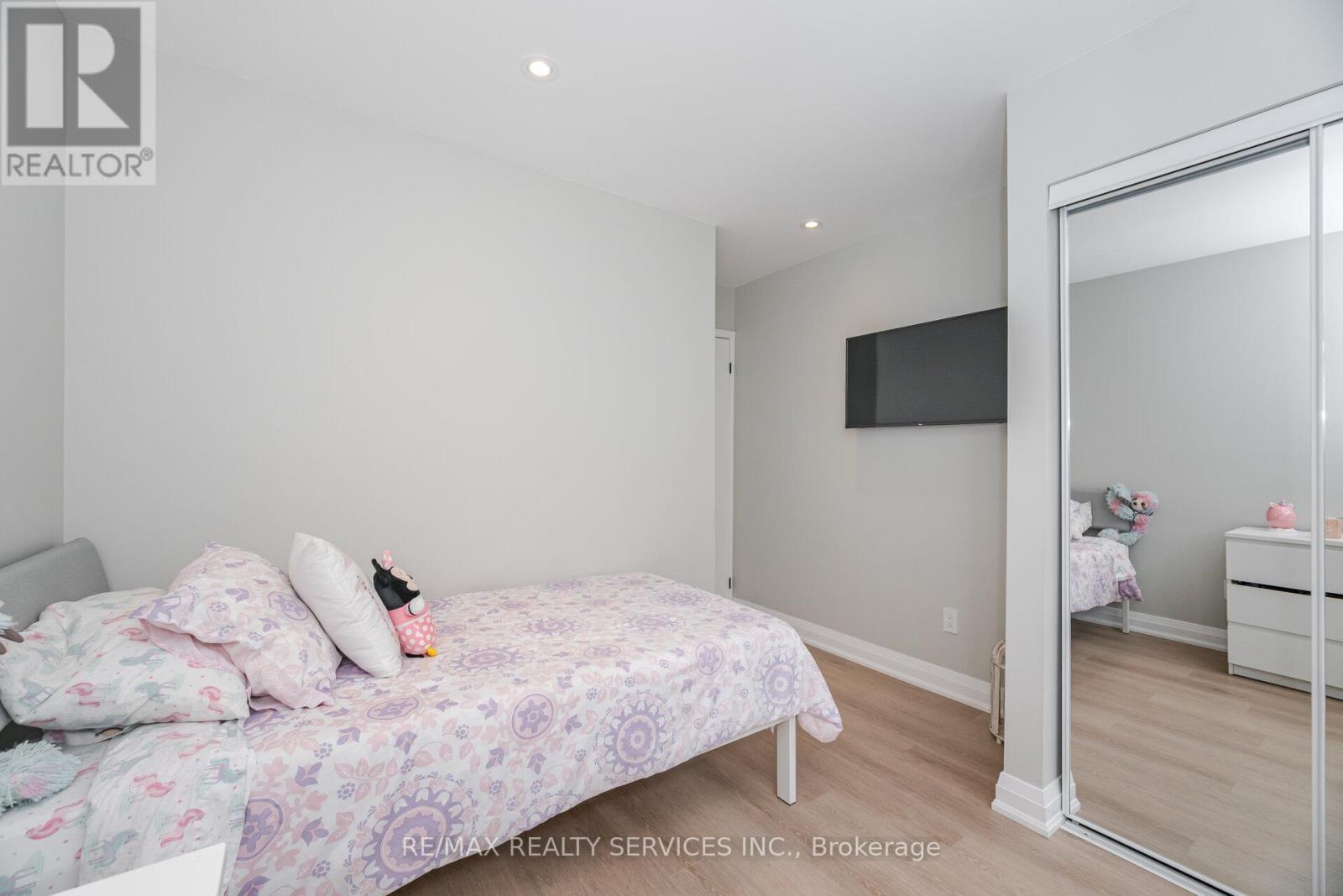 Photo 11 of 15 Berkar Street, Essa ON