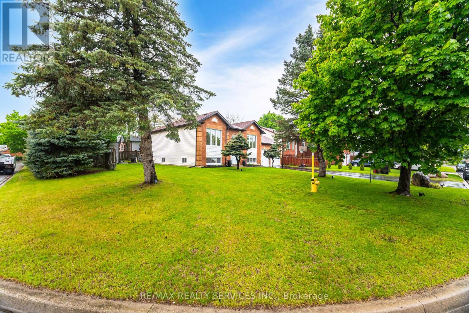 Photo 5 of 15 Berkar Street, Essa ON