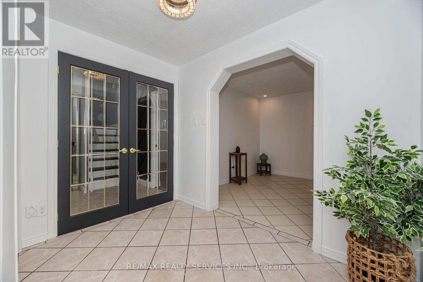 Photo 24 of 15 Berkar Street, Essa ON