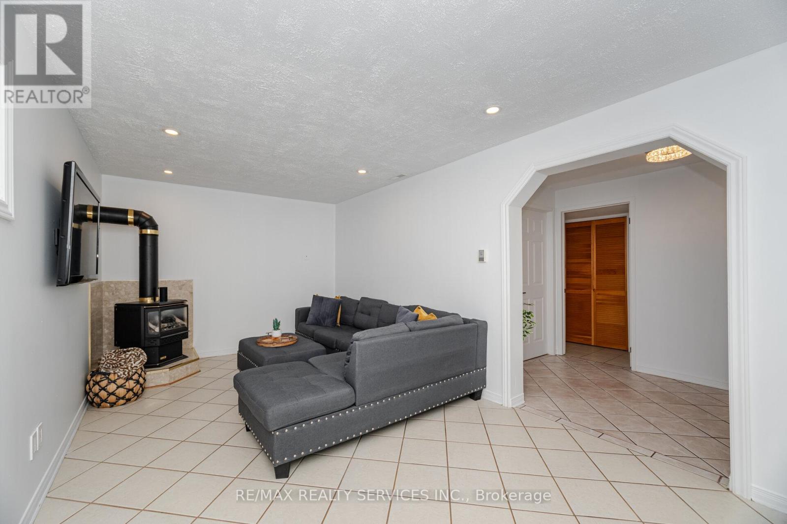 Photo 12 of 15 Berkar Street, Essa ON