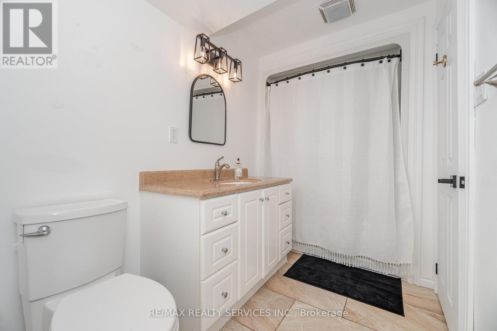 Photo 38 of 15 Berkar Street, Essa ON