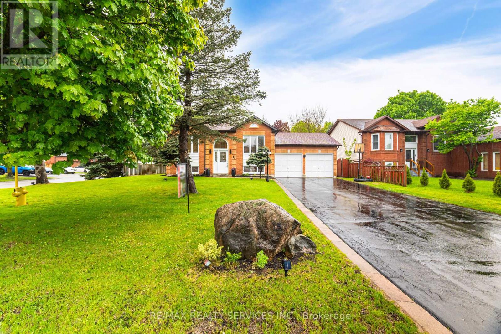 Photo 25 of 15 Berkar Street, Essa ON
