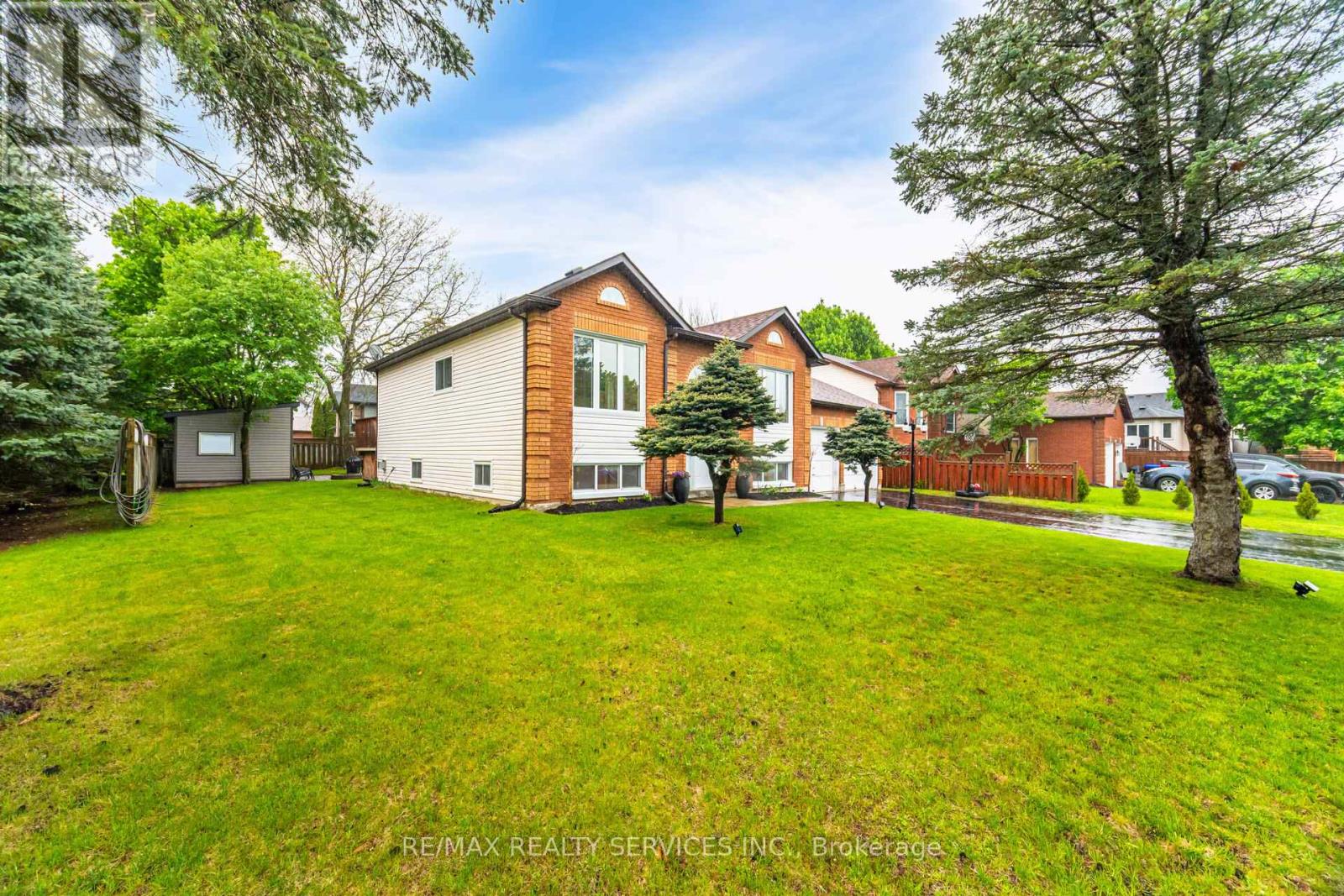 Photo 37 of 15 Berkar Street, Essa ON