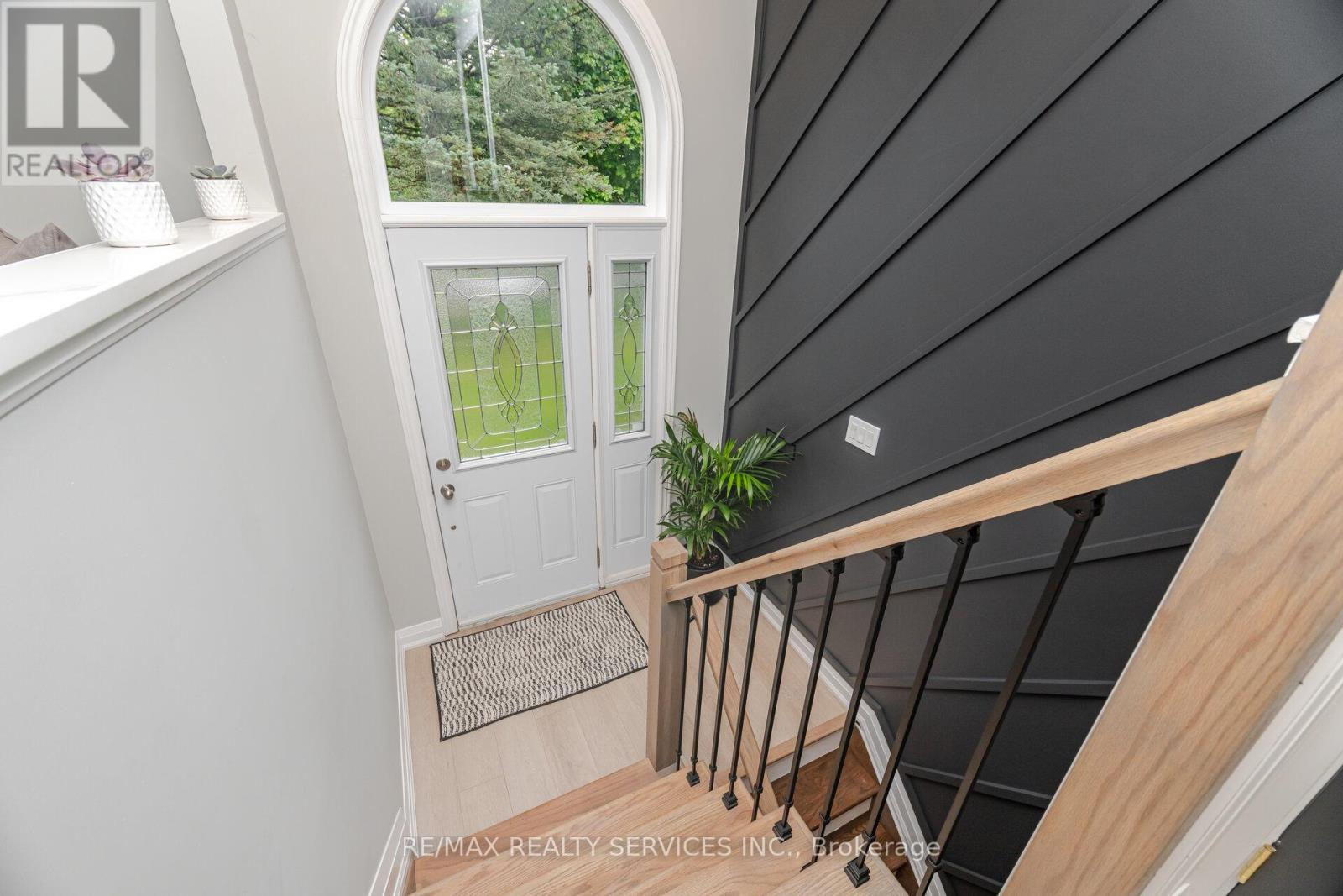 Photo 21 of 15 Berkar Street, Essa ON