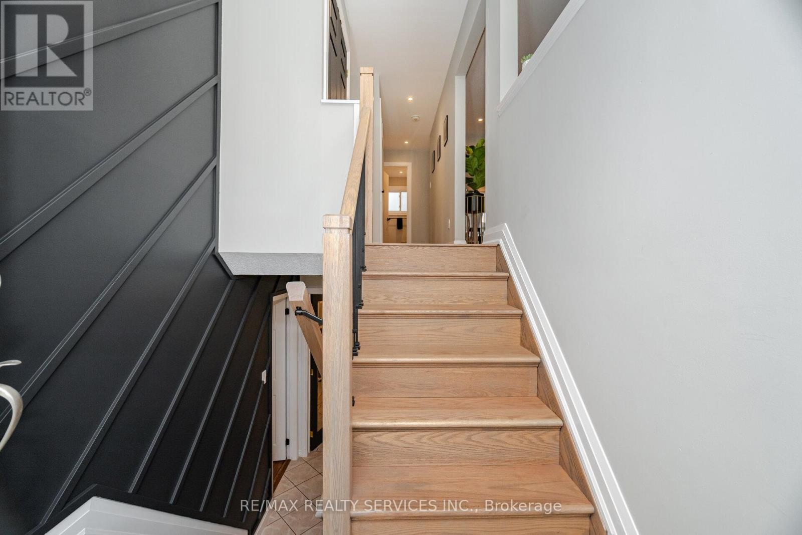 Photo 39 of 15 Berkar Street, Essa ON