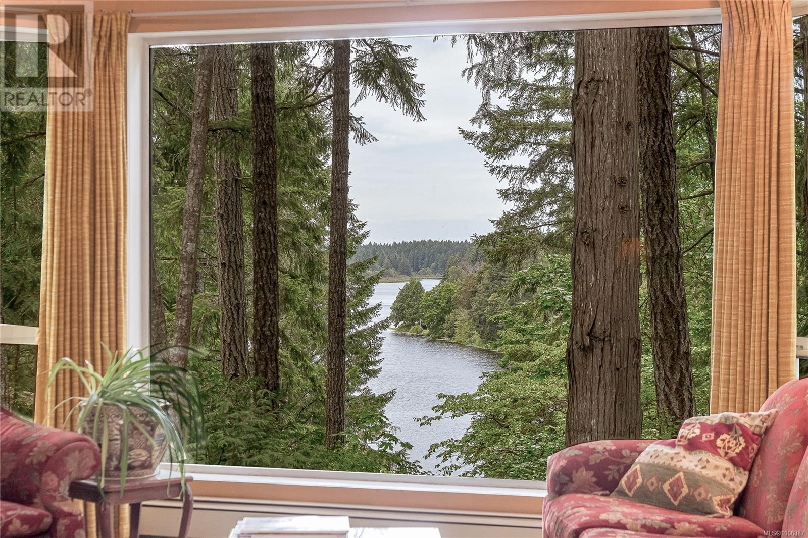 Photo 3 of 3293 Mcguire Way, Ladysmith BC