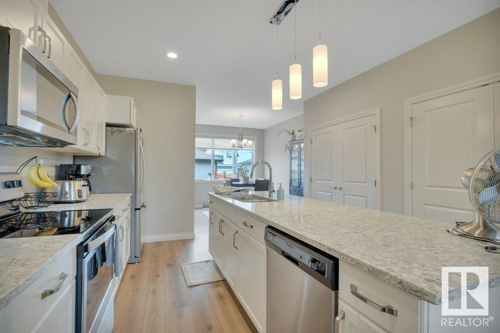 Photo 10 of 22116 85 Av Nw, Edmonton AB