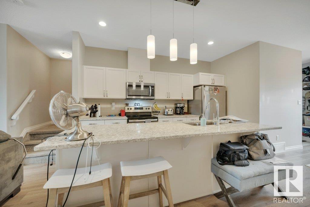 Photo 8 of 22116 85 Av Nw, Edmonton AB