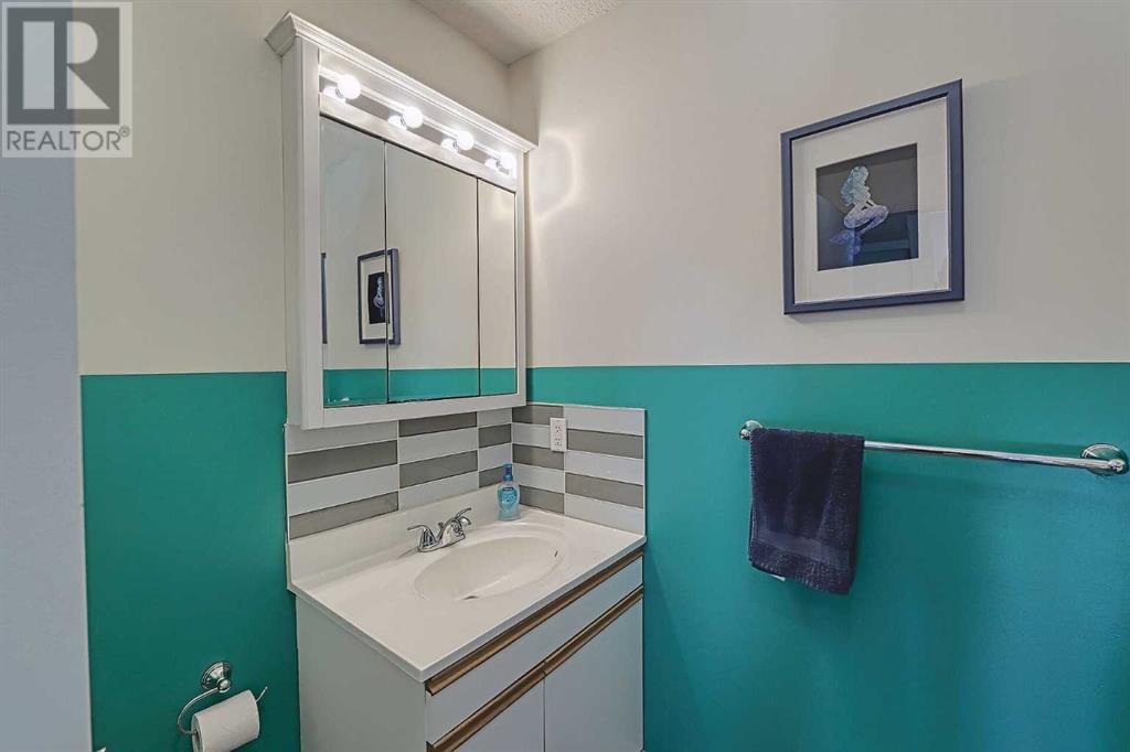 Single Family House Bi-level for Sale in    Avenue NW Bowness Calgary 