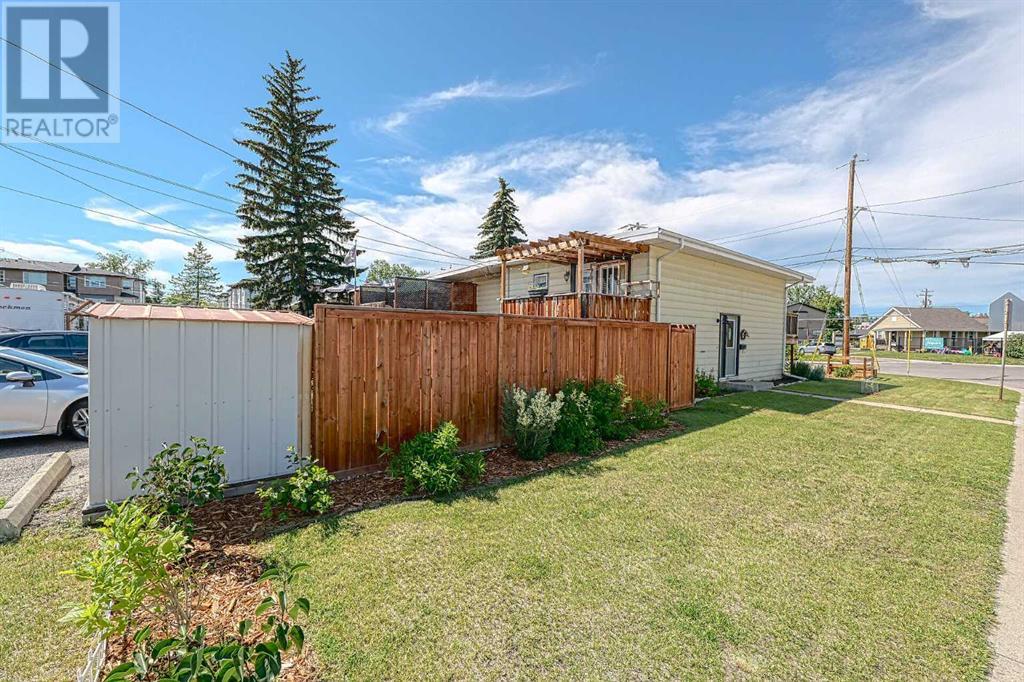 Single Family House Bi-level for Sale in    Avenue NW Bowness Calgary 
