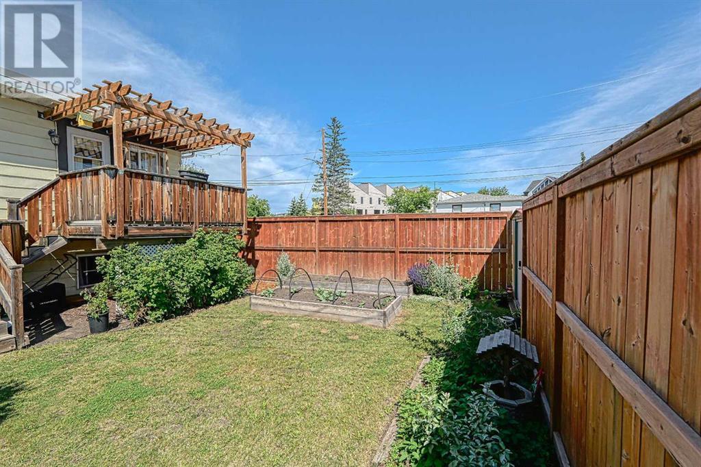 Single Family House Bi-level for Sale in    Avenue NW Bowness Calgary 