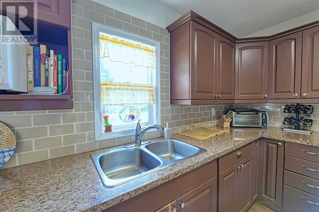 Single Family House Bi-level for Sale in    Avenue NW Bowness Calgary 