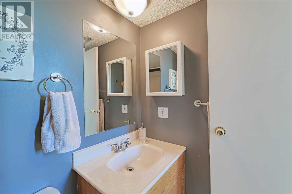 Single Family House Bi-level for Sale in    Avenue NW Bowness Calgary 