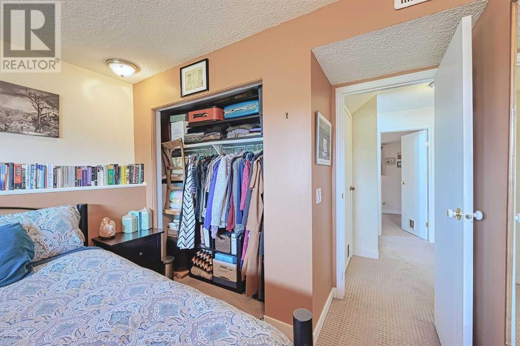 Single Family House Bi-level for Sale in    Avenue NW Bowness Calgary 