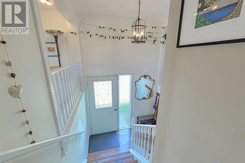 Single Family House Bi-level for Sale in    Avenue NW Bowness Calgary 