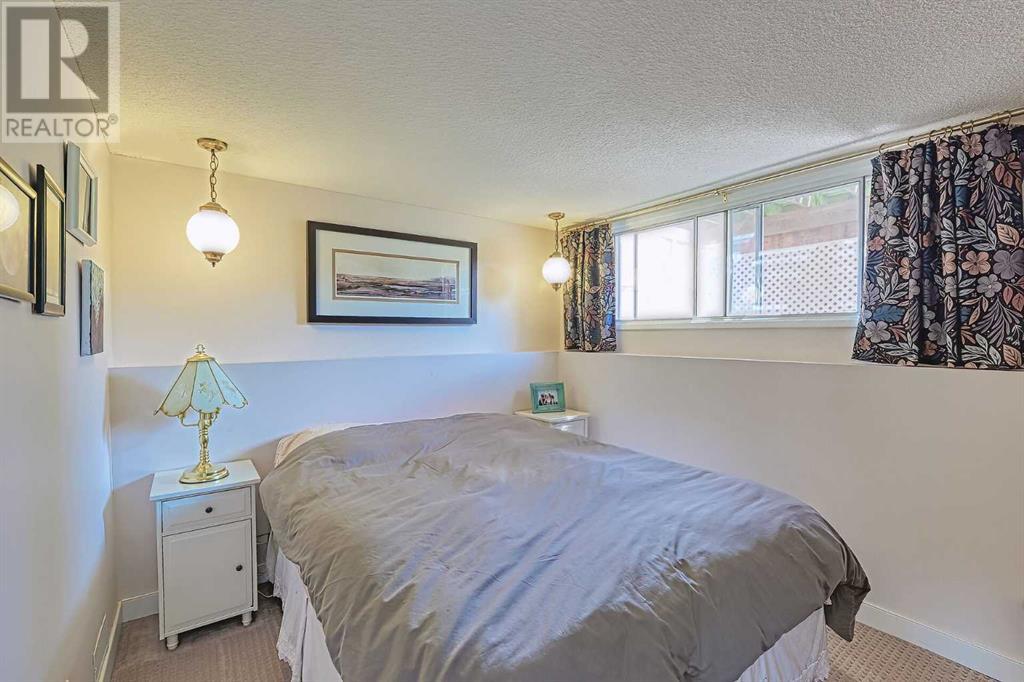 Single Family House Bi-level for Sale in    Avenue NW Bowness Calgary 