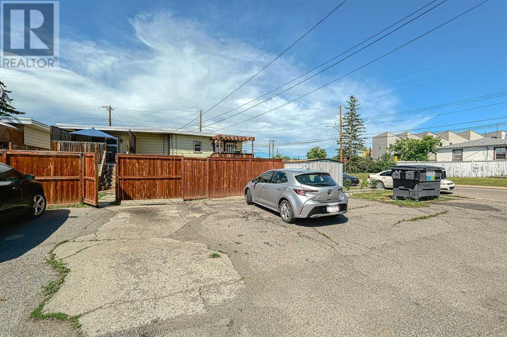 Single Family House Bi-level for Sale in    Avenue NW Bowness Calgary 