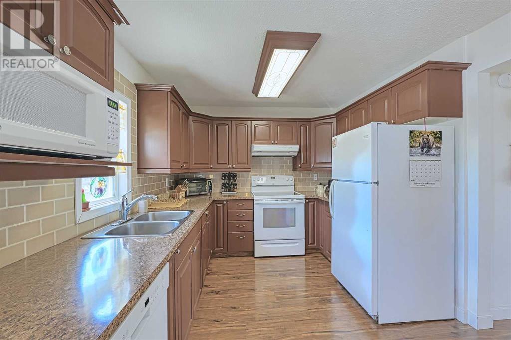 Single Family House Bi-level for Sale in    Avenue NW Bowness Calgary 