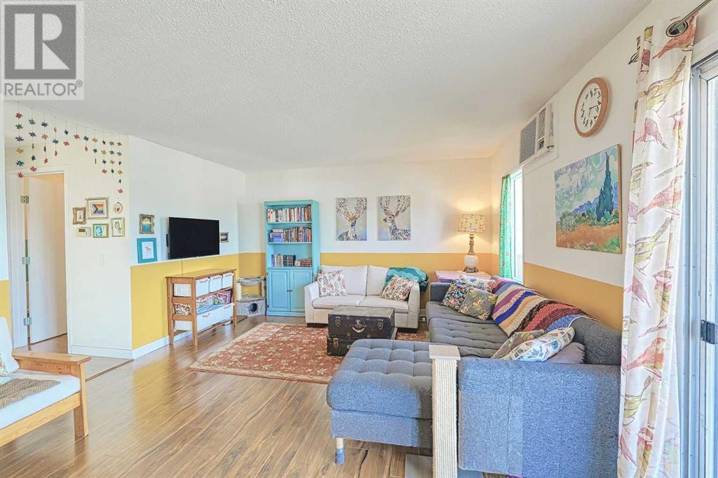 Single Family House Bi-level for Sale in    Avenue NW Bowness Calgary 