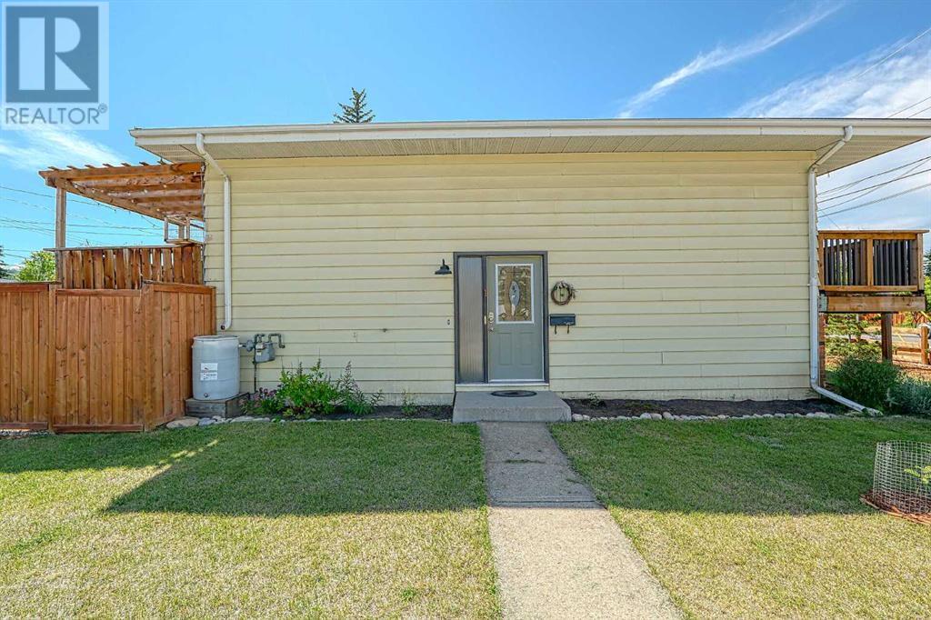 Single Family House Bi-level for Sale in    Avenue NW Bowness Calgary 