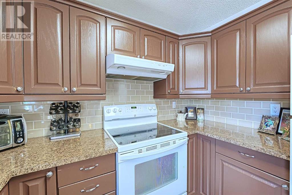 Single Family House Bi-level for Sale in    Avenue NW Bowness Calgary 