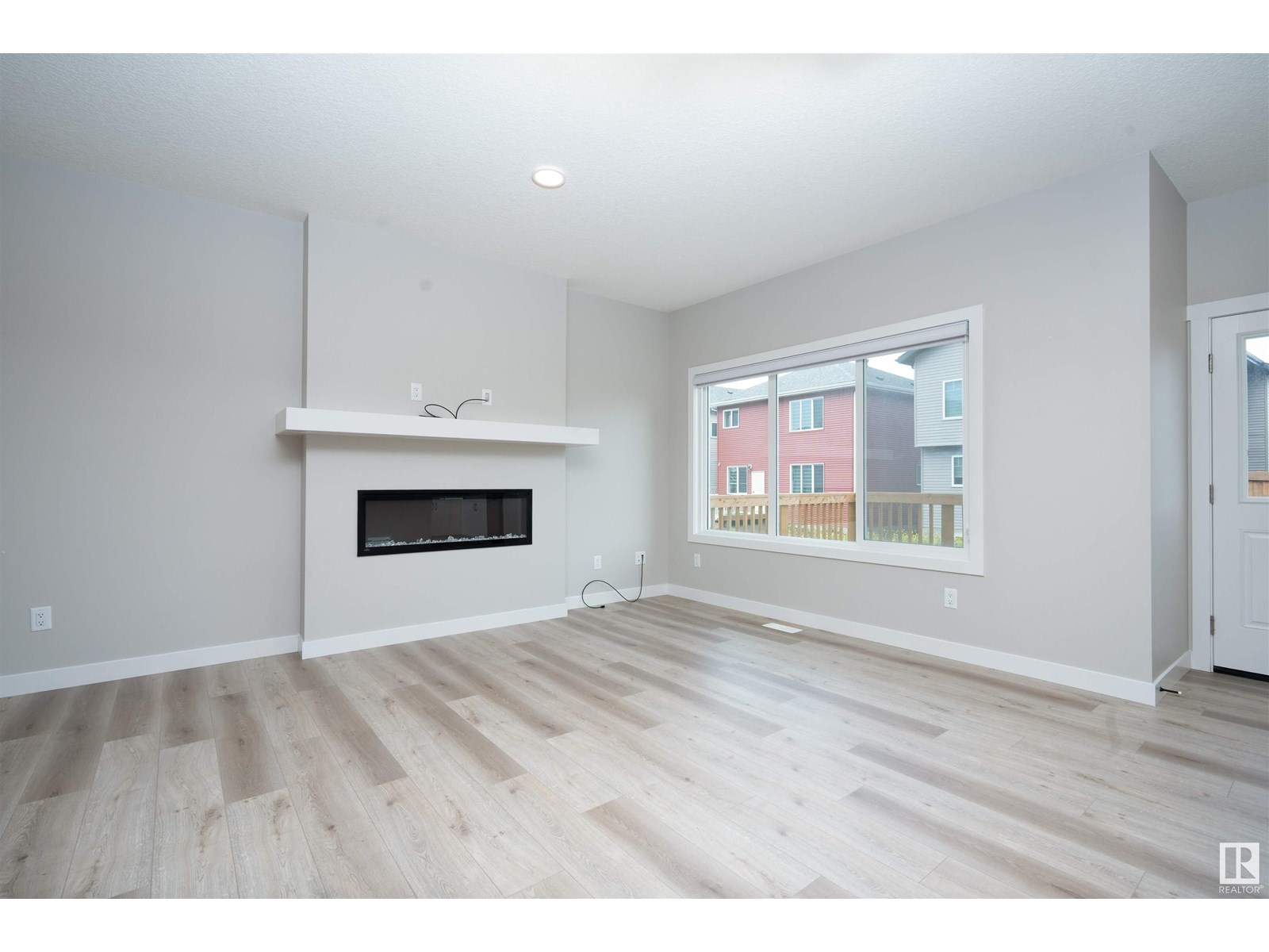 Photo 8 of 17607 48 St Nw Nw, Edmonton AB