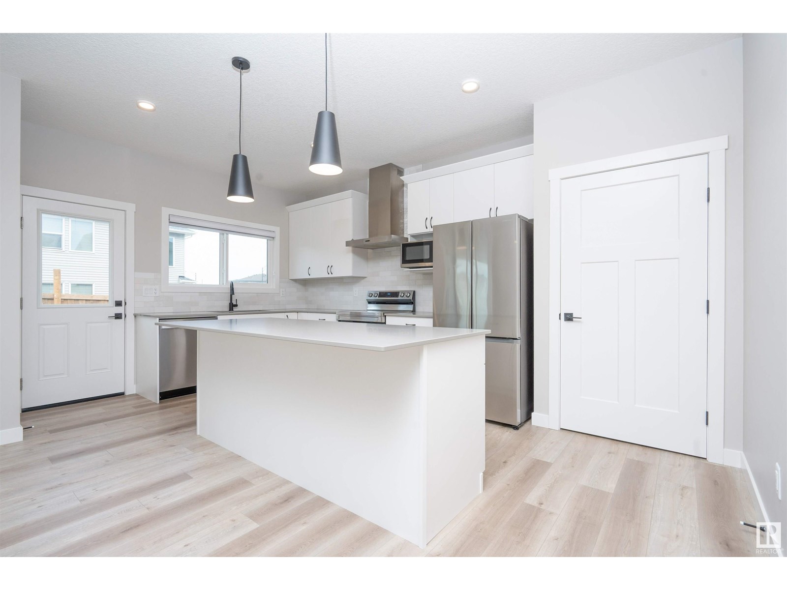 Photo 32 of 17607 48 St Nw Nw, Edmonton AB