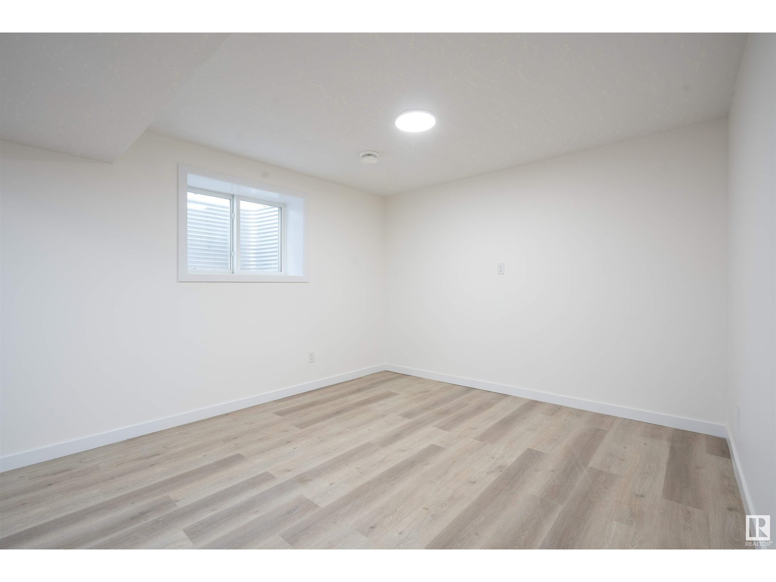 Photo 42 of 17607 48 St Nw Nw, Edmonton AB