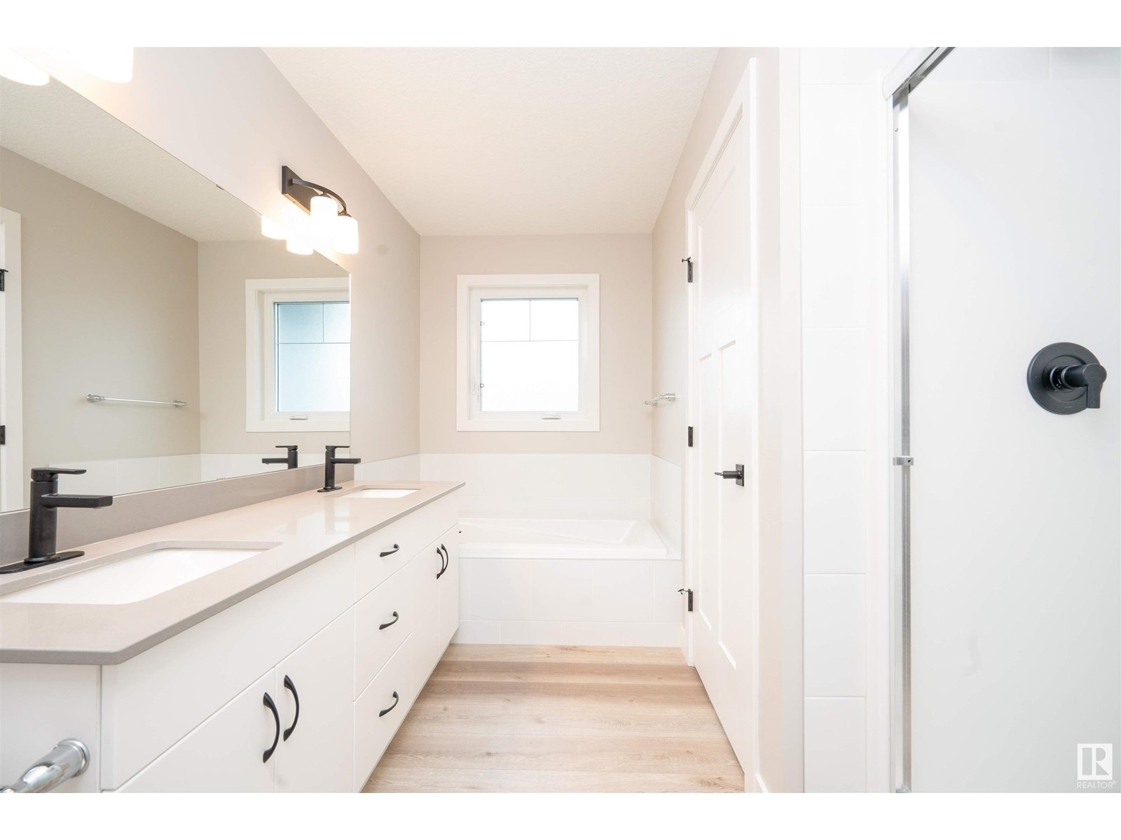 Photo 15 of 17607 48 St Nw Nw, Edmonton AB