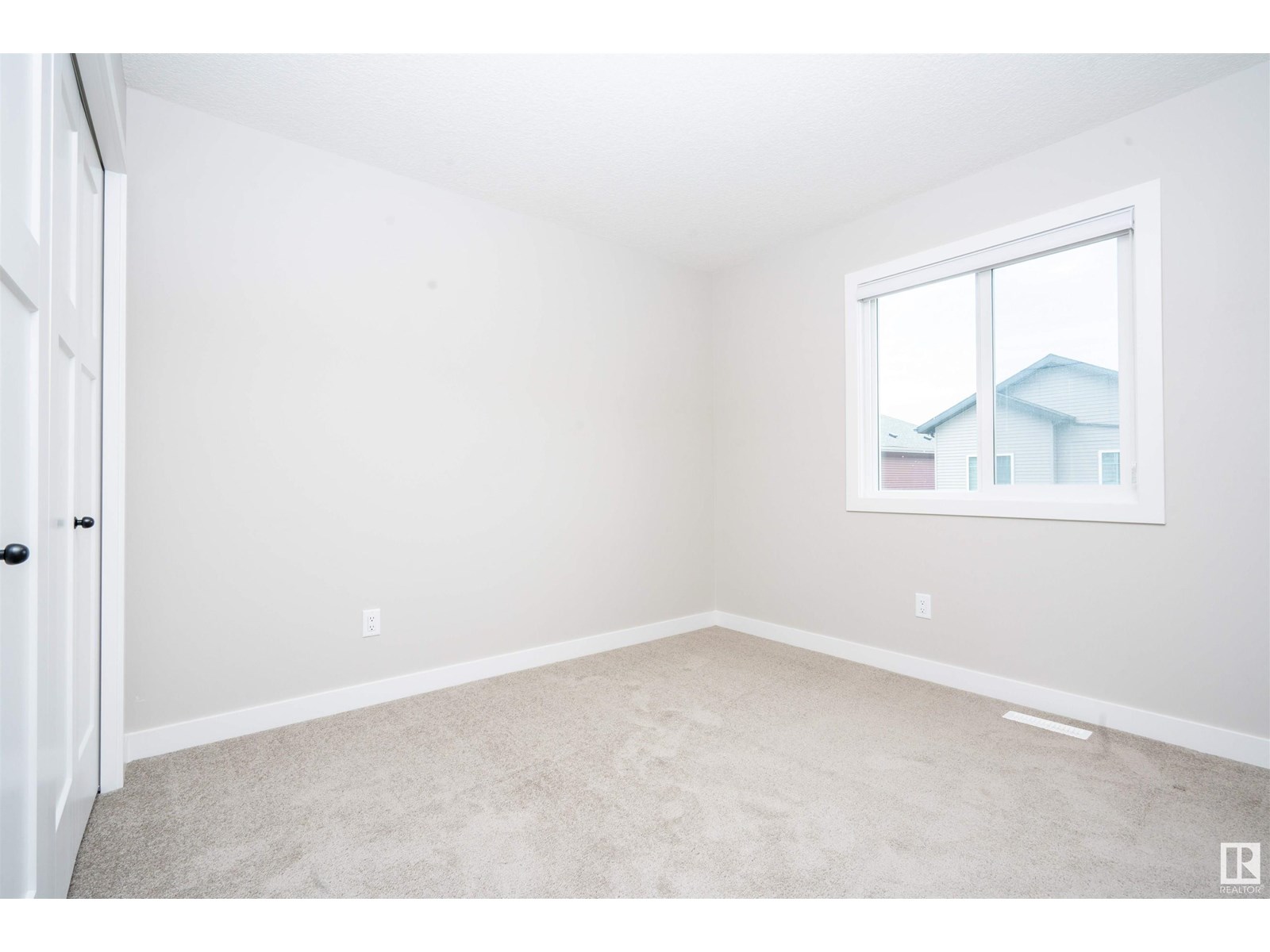 Photo 27 of 17607 48 St Nw Nw, Edmonton AB