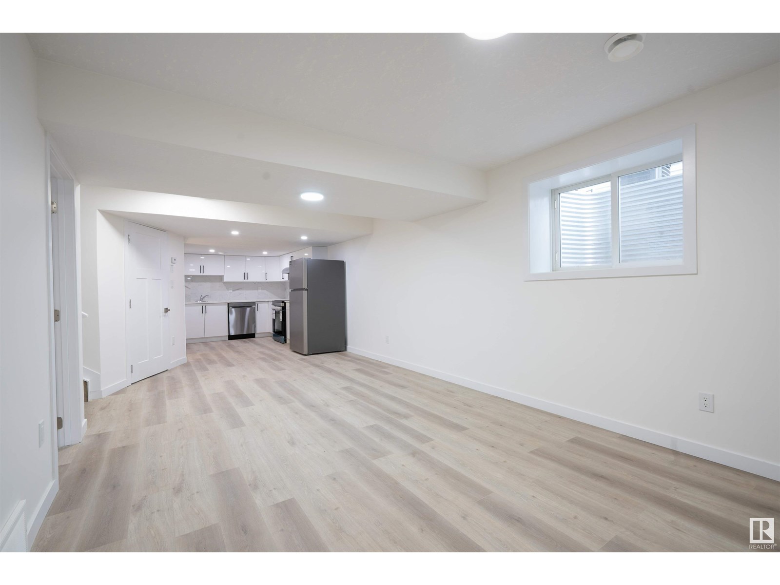 Photo 11 of 17607 48 St Nw Nw, Edmonton AB