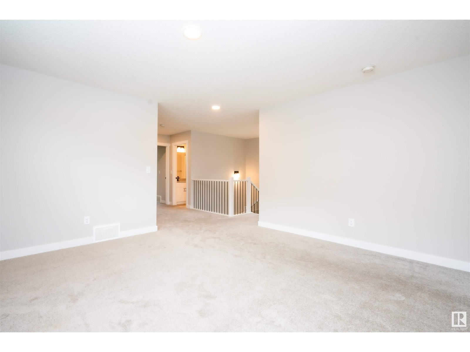 Photo 13 of 17607 48 St Nw Nw, Edmonton AB