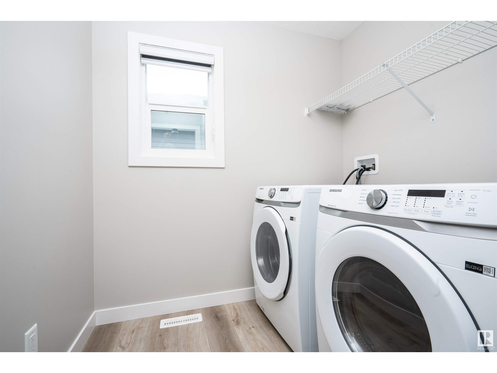 Photo 18 of 17607 48 St Nw Nw, Edmonton AB