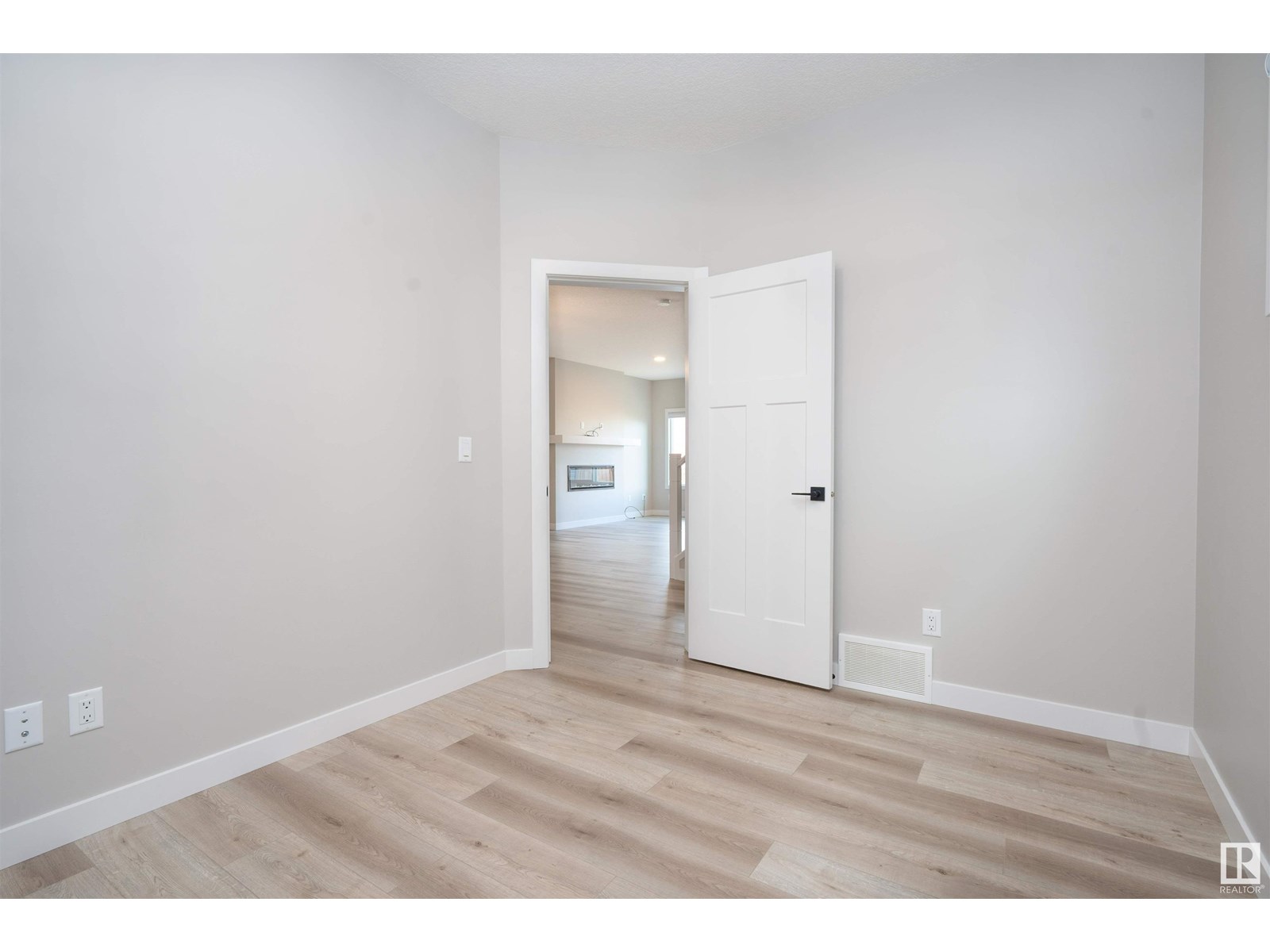 Photo 45 of 17607 48 St Nw Nw, Edmonton AB