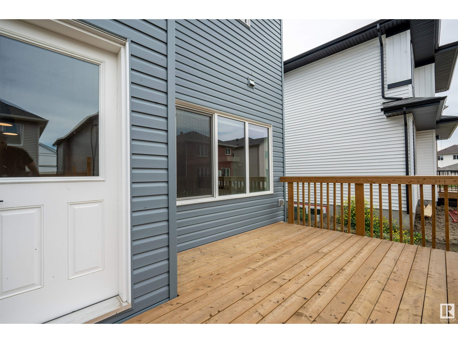 Photo 5 of 17607 48 St Nw Nw, Edmonton AB