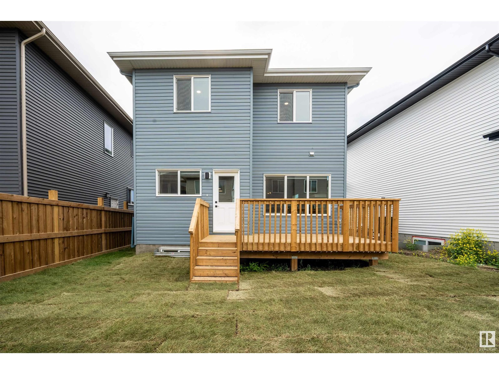 Photo 12 of 17607 48 St Nw Nw, Edmonton AB