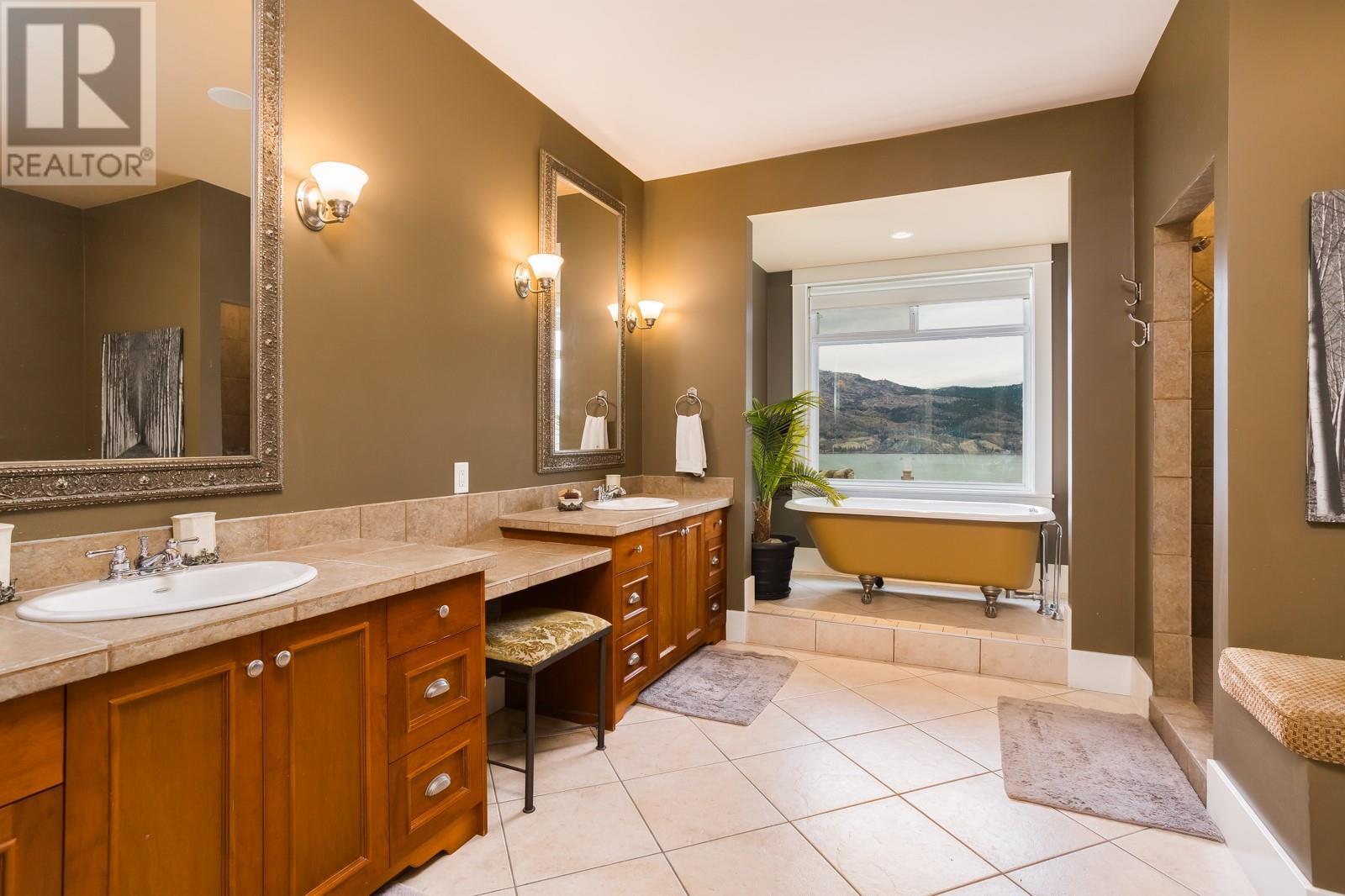 22402 Bridgeman Road, Summerland