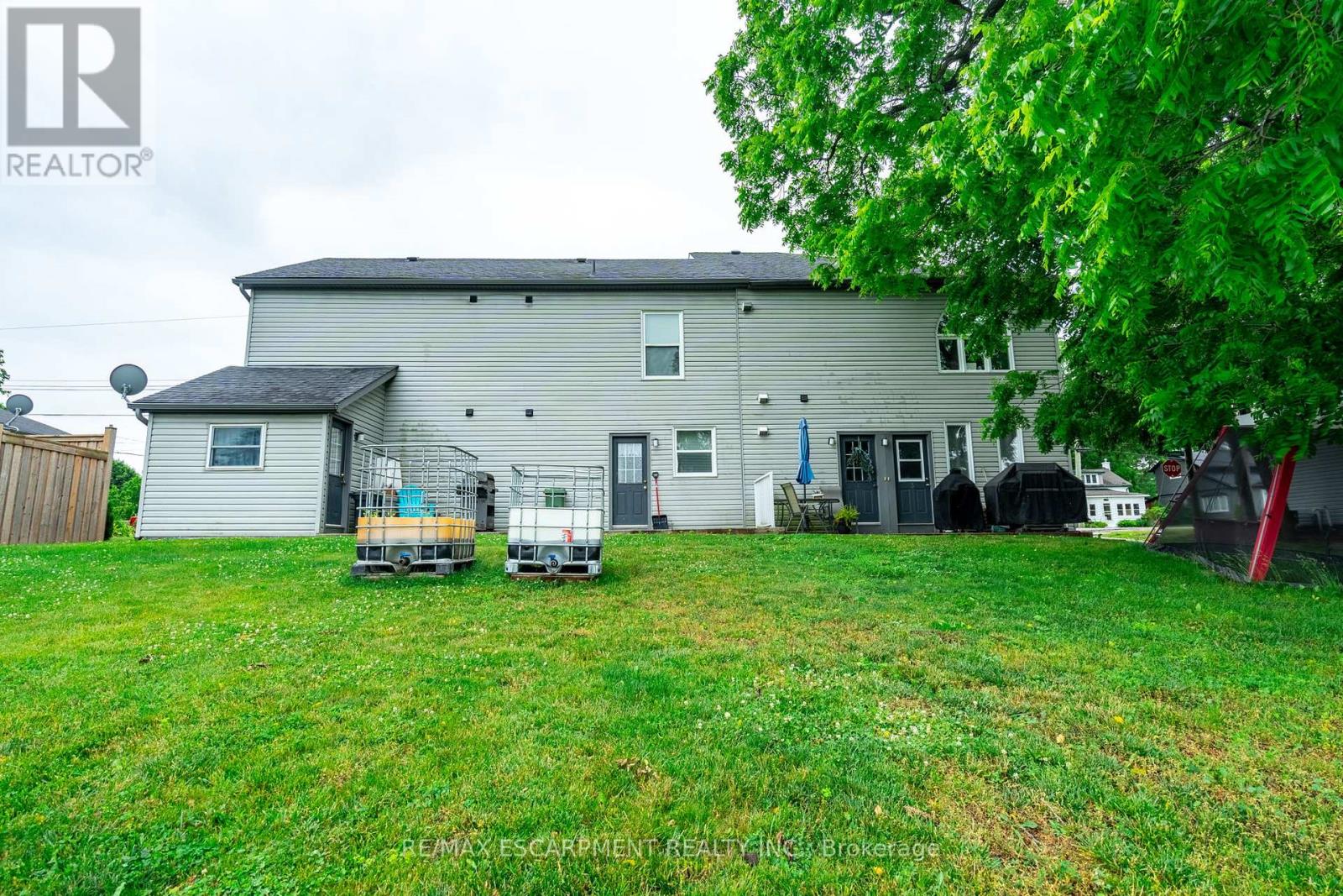 Photo 8 of 154 156 Freelton Road, Hamilton ON