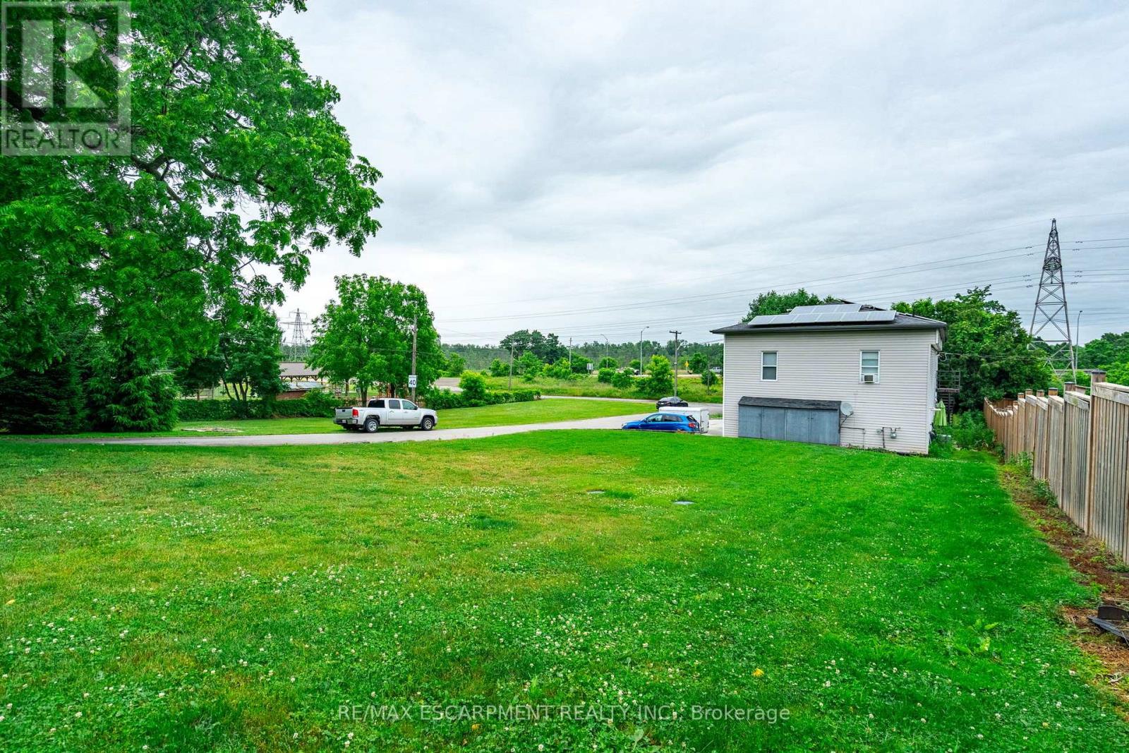 Photo 7 of 154 156 Freelton Road, Hamilton ON