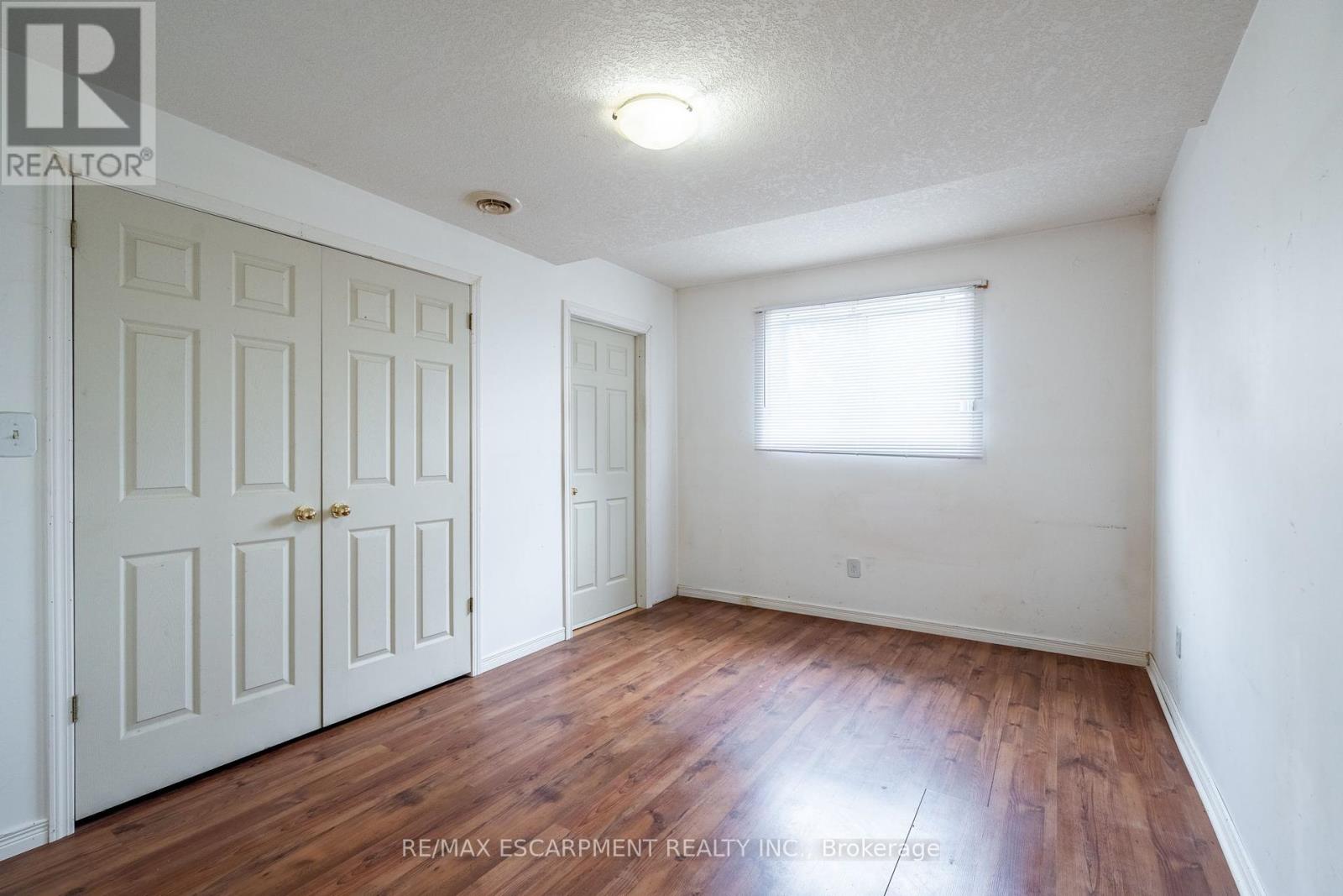 Photo 2 of 154 156 Freelton Road, Hamilton ON