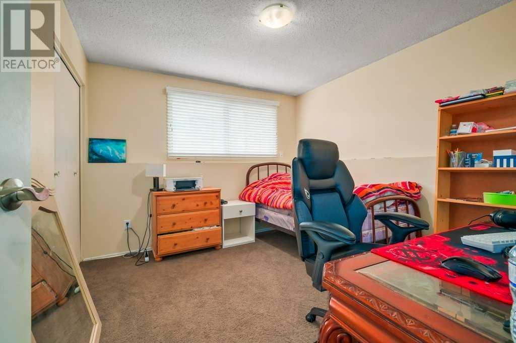 Single Family House for Sale in   Hunterview Drive NW Huntington Hills Calgary 