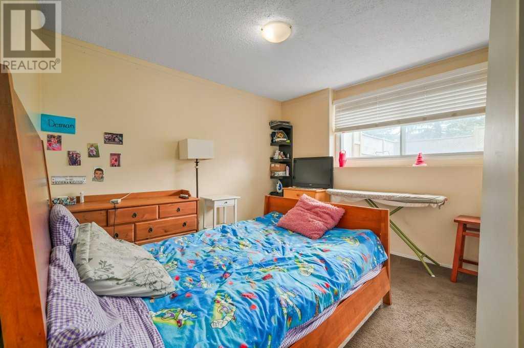 Single Family House for Sale in   Hunterview Drive NW Huntington Hills Calgary 