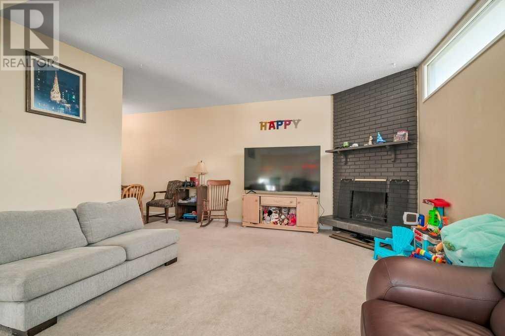 Single Family House for Sale in   Hunterview Drive NW Huntington Hills Calgary 