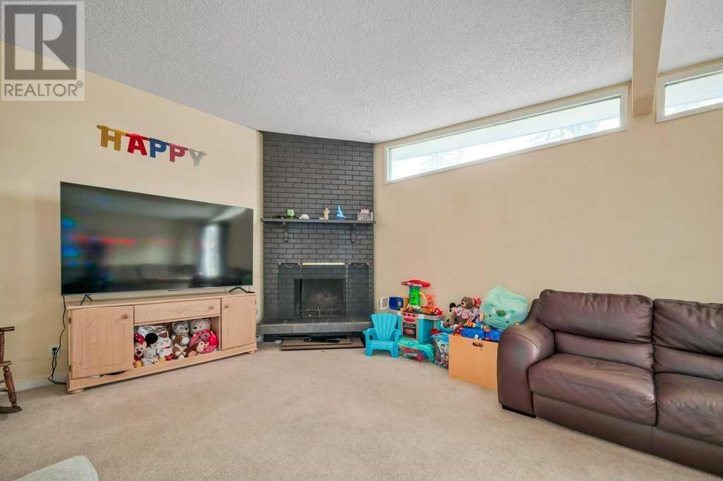 Single Family House for Sale in   Hunterview Drive NW Huntington Hills Calgary 