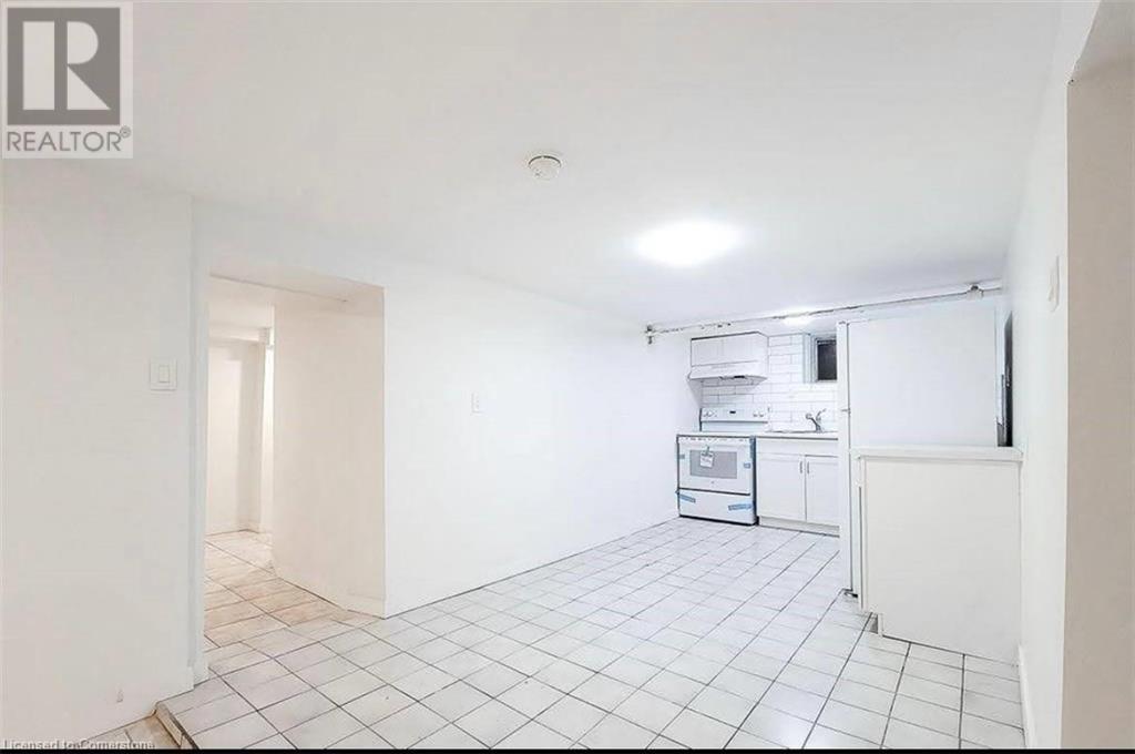 Photo 11 of 907 Barton Street E, Hamilton ON