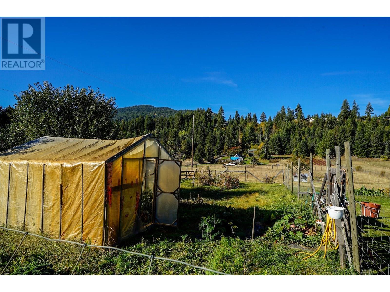 2697 SHOREACRES Road, Castlegar