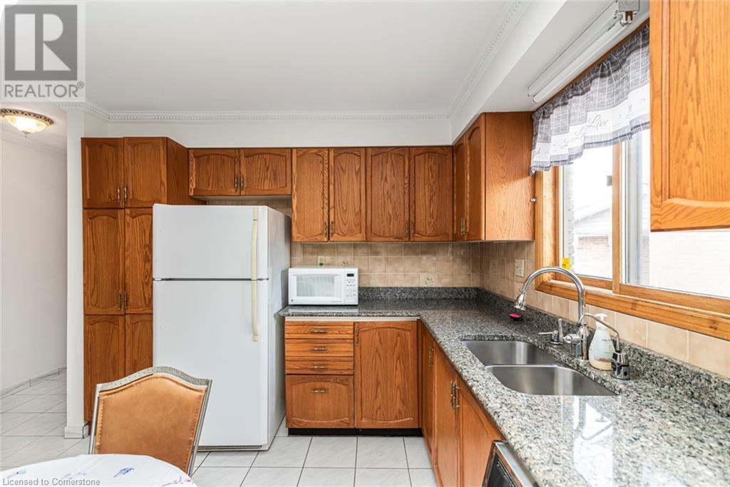 Photo 11 of 9 Mark Place, Hamilton ON