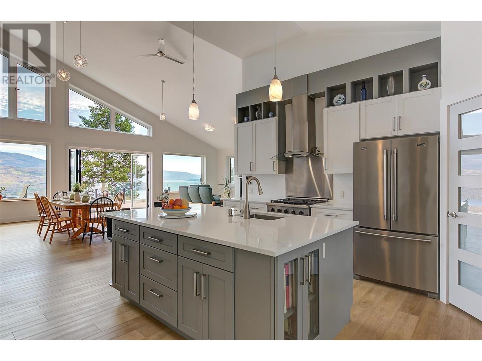 6131 Seymoure Lane, Peachland