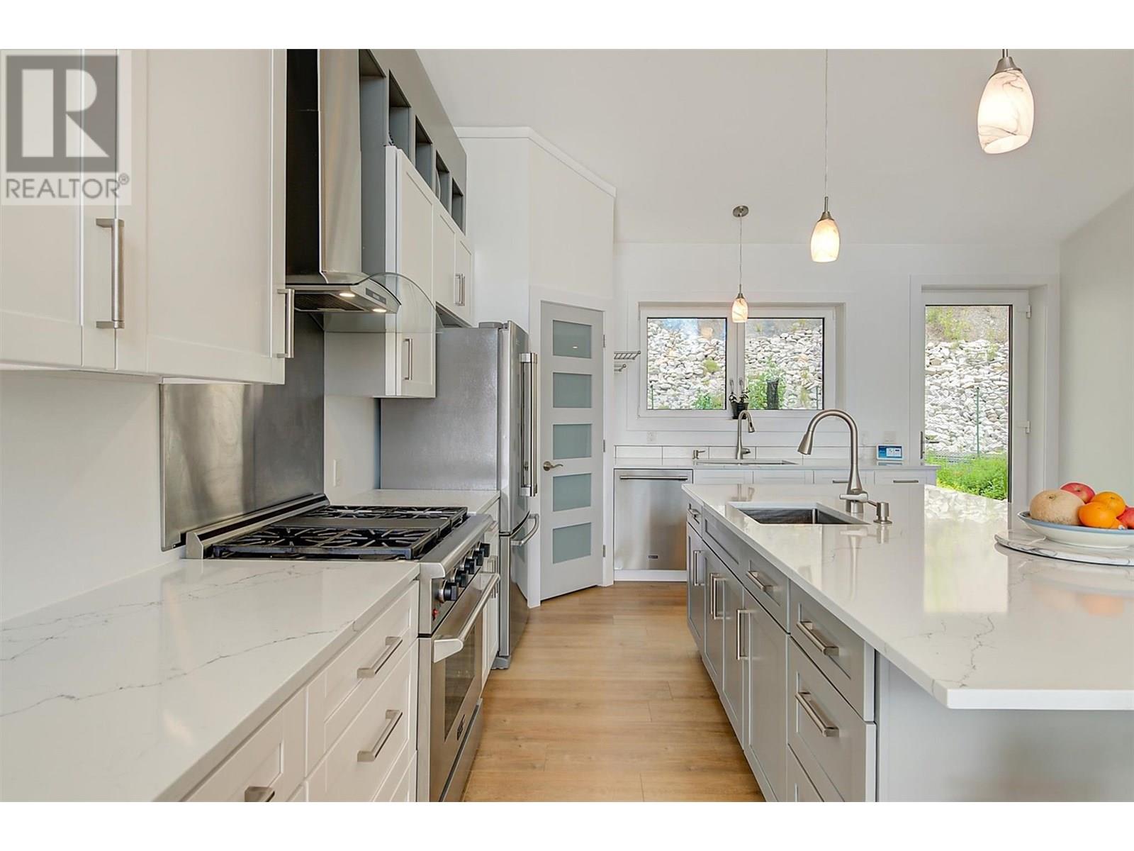 6131 Seymoure Lane, Peachland